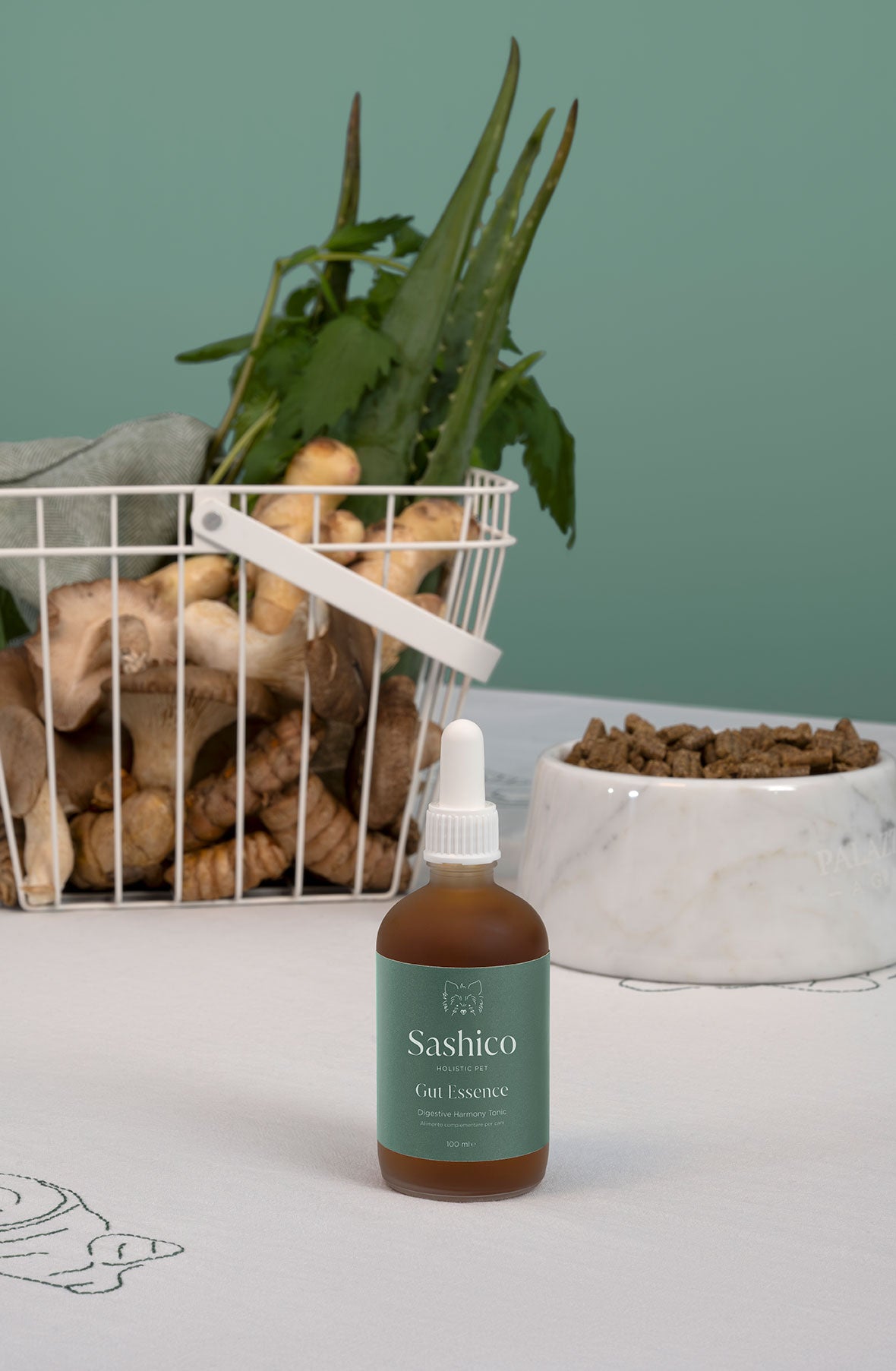 Natural dog supplement tincture with reishi mushroom and other botanicals